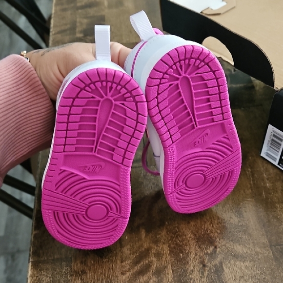 Jordan Kids' Sneakers in White and Pink - Picture 6 of 9